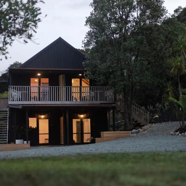 Tui & Nikau Cabins，位于Te Arai的酒店