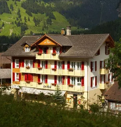 阿尔卑斯酒店，位于坎德施泰格的酒店