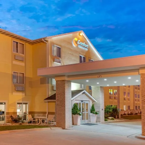 Comfort Inn & Suites near Route 66 Award Winning Gold Hotel 2021，位于林肯的酒店