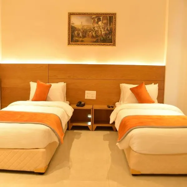 HOTEL ICON Rajpura，位于Rājpura的酒店