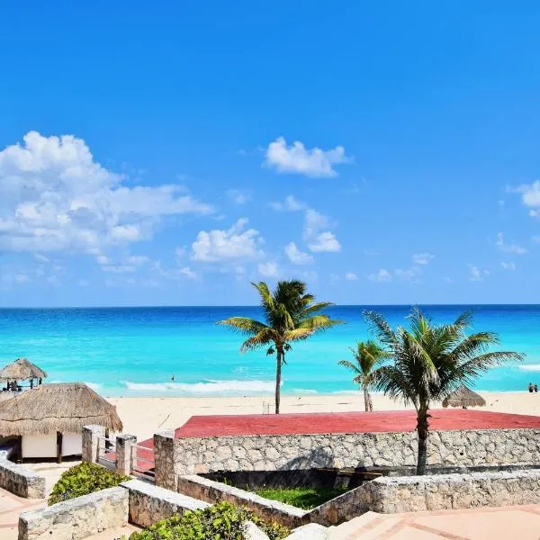 Solymar Condo Beach Resort by Casago，位于坎昆的酒店