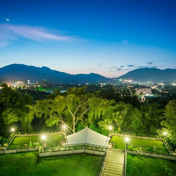 Studio apartments on a hill，位于卡图的酒店