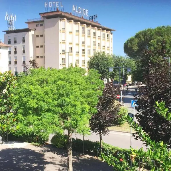 Hotel Ristorante Alcide，位于Borgatello的酒店