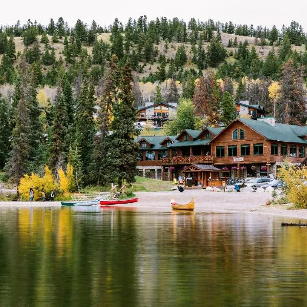 Pyramid Lake Lodge，位于贾斯珀的酒店