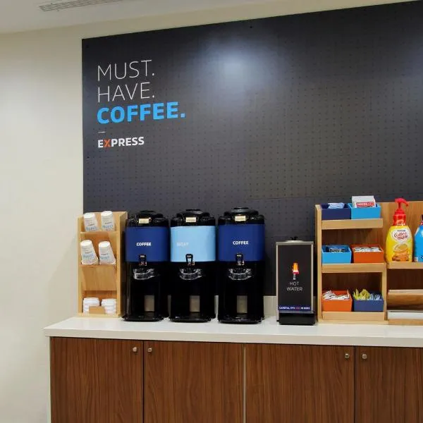 Holiday Inn Express Nashville-Downtown - Broadway by IHG，位于纳什维尔的酒店