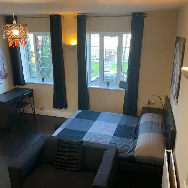 Beddington Park Lodge West，位于沃灵顿的酒店