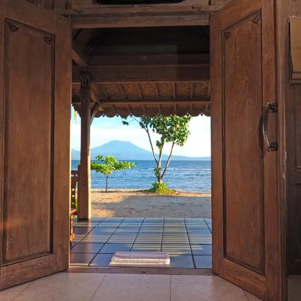 Blue Harbor Beachfront Villas & Resto，位于珀尼达岛的酒店