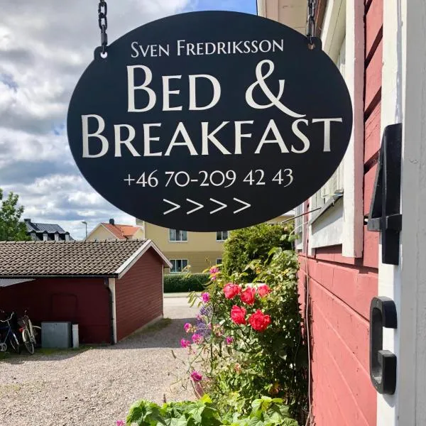 斯文弗雷德里克松住宿加早餐酒店，位于Väsby的酒店
