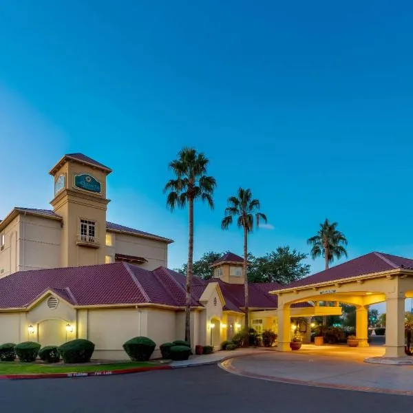 凤凰城西皮奥里亚拉昆塔套房酒店，位于皮奥里亚的酒店