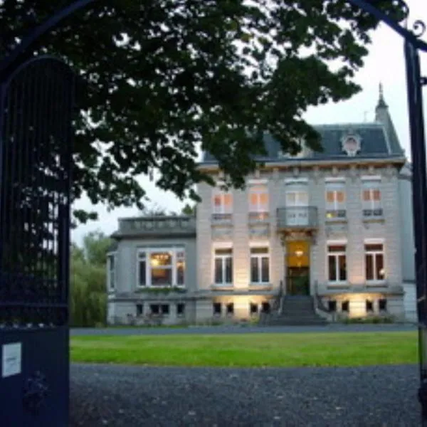 浴场城堡住宿加早餐旅馆，位于Beuvry-Nord的酒店