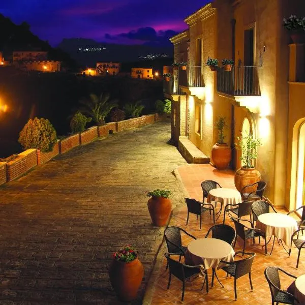 博尔戈圣罗科度假酒店，位于Casalvecchio Siculo的酒店