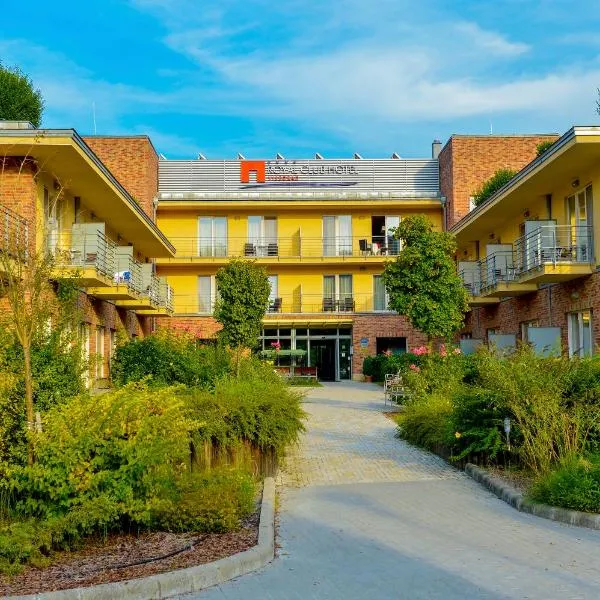 皇家俱乐部酒店，位于Kisoroszi的酒店