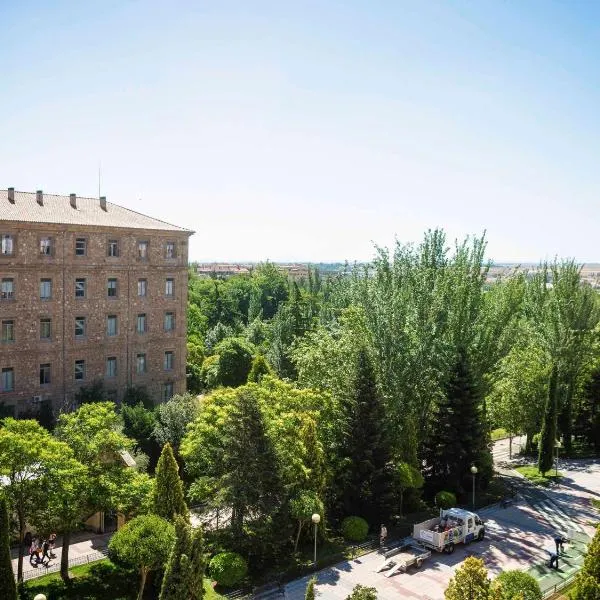萨拉曼卡宜必思酒店，位于Doñinos de Salamanca的酒店