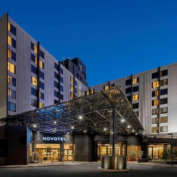 Novotel Sydney International Airport，位于Hurstville Grove的酒店