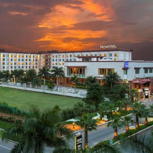 海得拉巴机场诺富特酒店，位于Ibrāhīmpatan的酒店