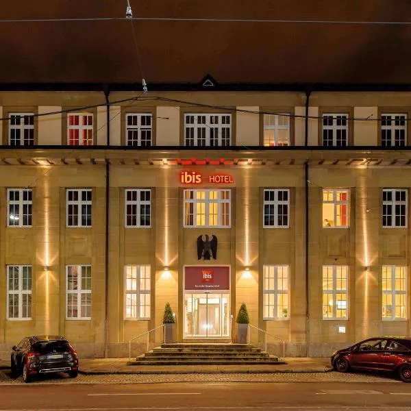 卡尔斯鲁豪斯班霍夫宜必思酒店，位于Berghausen的酒店