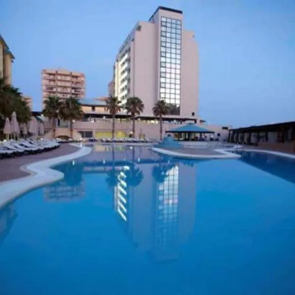 4Us LA MANGA VIP HOTEL，位于拉曼加戴尔马尔梅纳的酒店