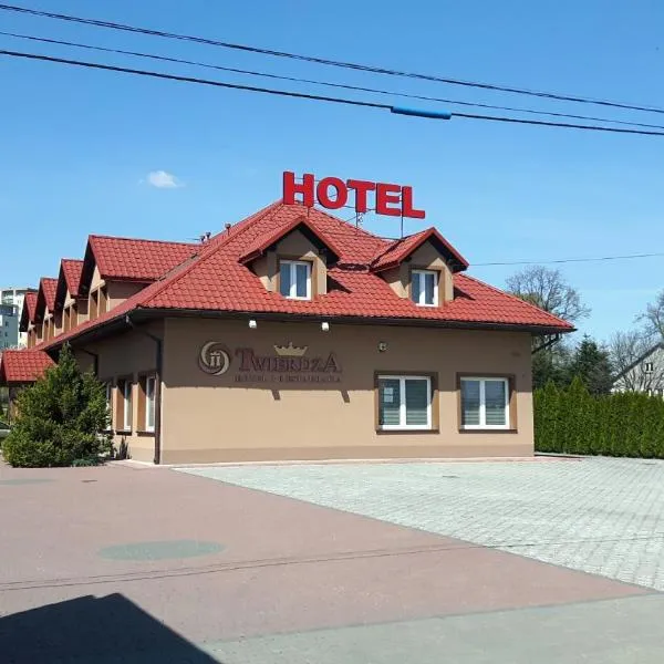 Hotel TWIERDZA，位于Boguchwała的酒店