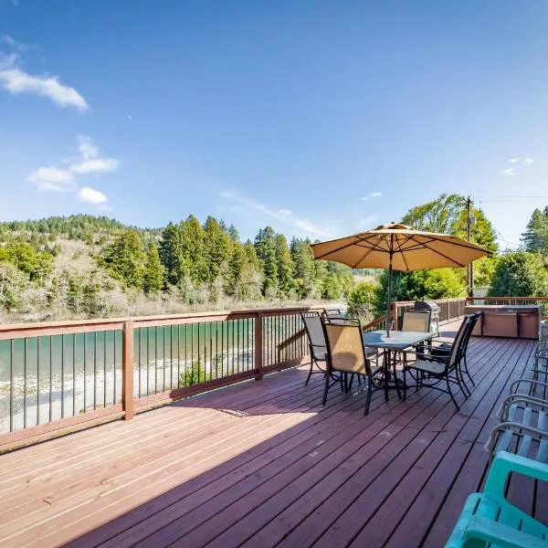 Redwood Coast River House，位于Smith River的酒店