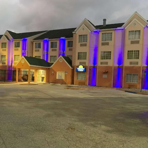 Days Inn & Suites by Wyndham Tampa/Raymond James Stadium，位于坦帕的酒店