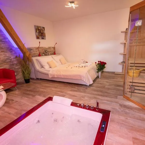 Romantický wellness suite hotel Heinz，位于Budínek的酒店