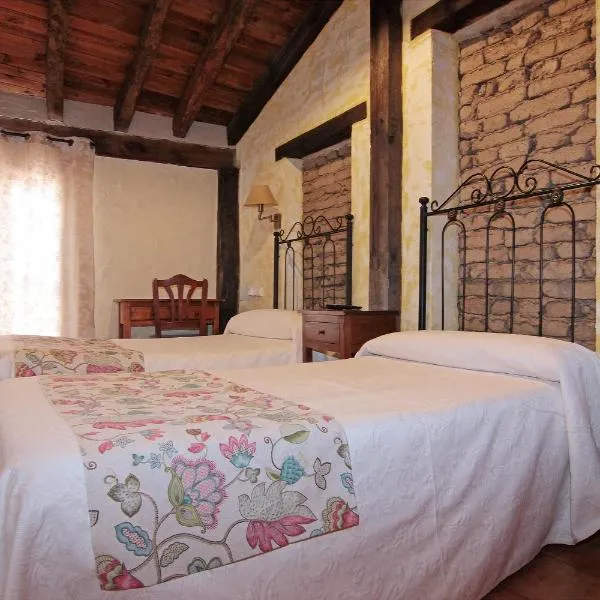 HOTEL RURAL LOS ABUELOS，位于Montemayor de Pililla的酒店