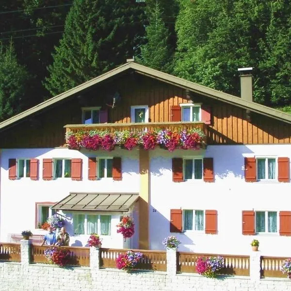 约胡姆豪斯住宿加早餐旅馆，位于Langen am Arlberg的酒店