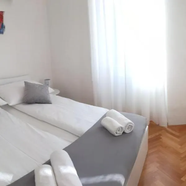 Apartments B&M，位于塞扎纳的酒店