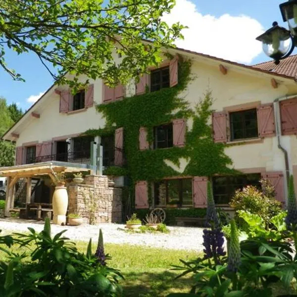 La Belle Charbonnière，位于Le Puid的酒店