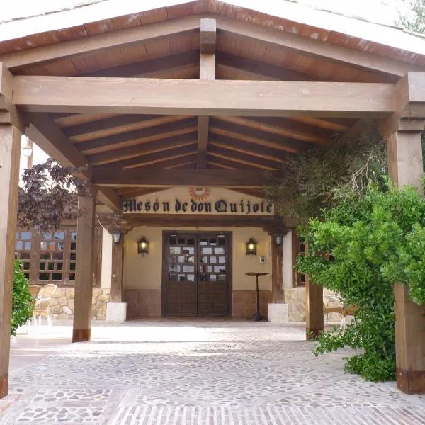 梅森德堂吉诃德酒店，位于Las Mesas的酒店