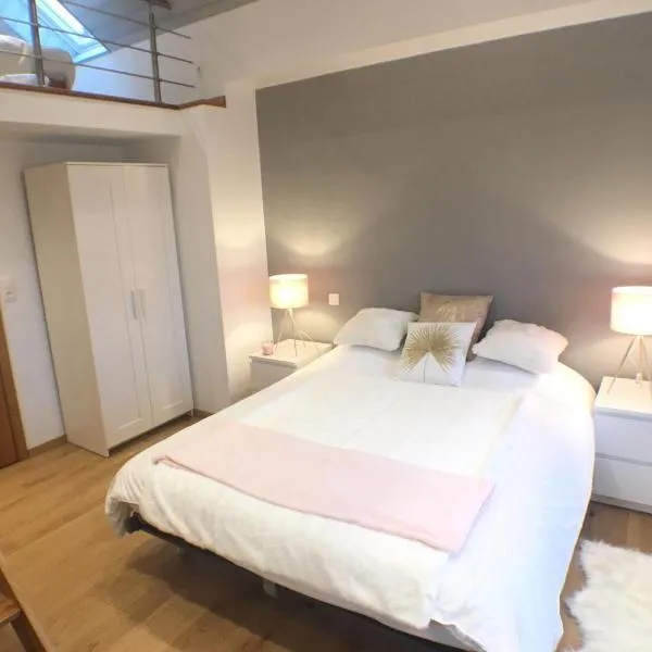 B&B Pegasus II - Chambre de luxe avec sauna privatif，位于Dinez的酒店