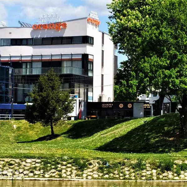 Orange Hotel，位于Rakovica的酒店