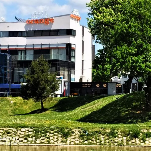 Orange Hotel，位于Miševići的酒店