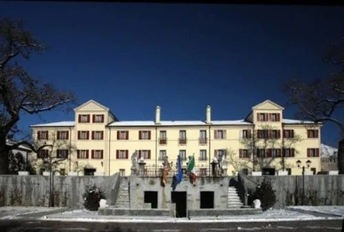 卡琵那达别墅公园酒店，位于Sospirolo的酒店