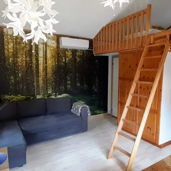 Comfortable Cottage at Scenic Lake，位于Eskilsby的酒店