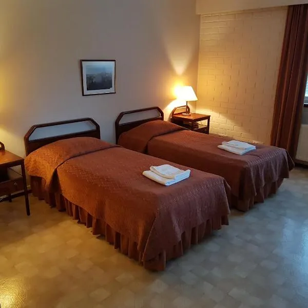 Maaseutuhotelli Hirvikoski，位于Sykäräinen的酒店