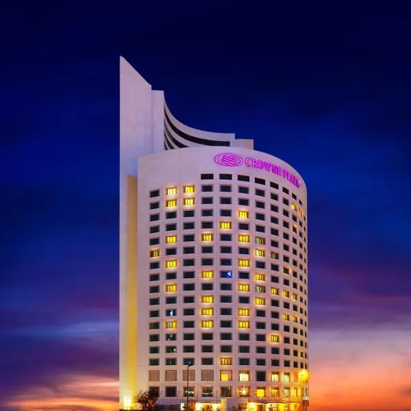 伊斯坦布尔奥利亚帕尔克皇冠假日酒店，位于Kılıçlı的酒店