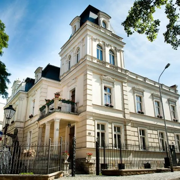 博莱斯瓦维茨使馆酒店，位于Nowogrodziec的酒店