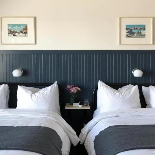 The Bayview Motel - Fort Frances, ON - Lakeside Motel，位于弗朗西斯堡的酒店
