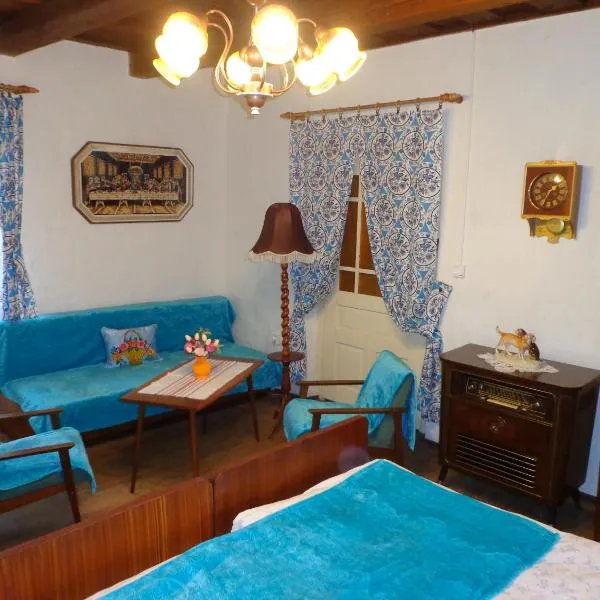 Nevšední ubytování jako u babičky ve stylu 60.let，位于Budkovce的酒店