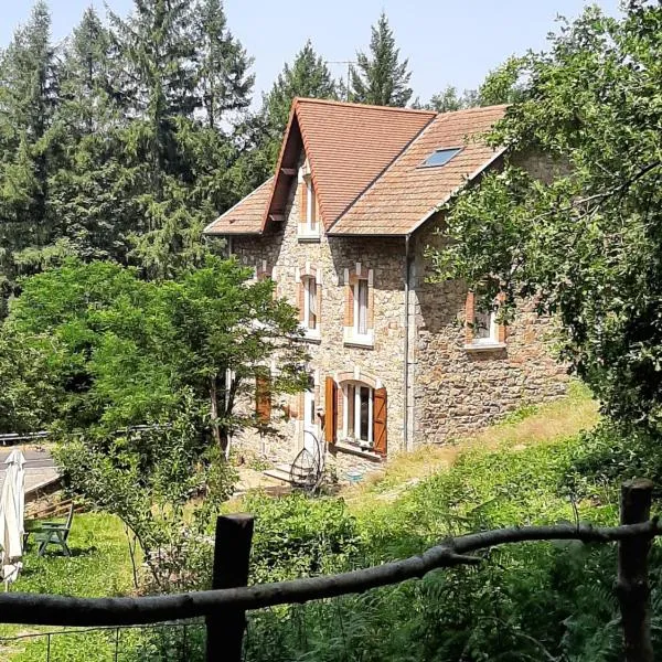 E lu chantauziau，位于La Monnerie-le Montel的酒店