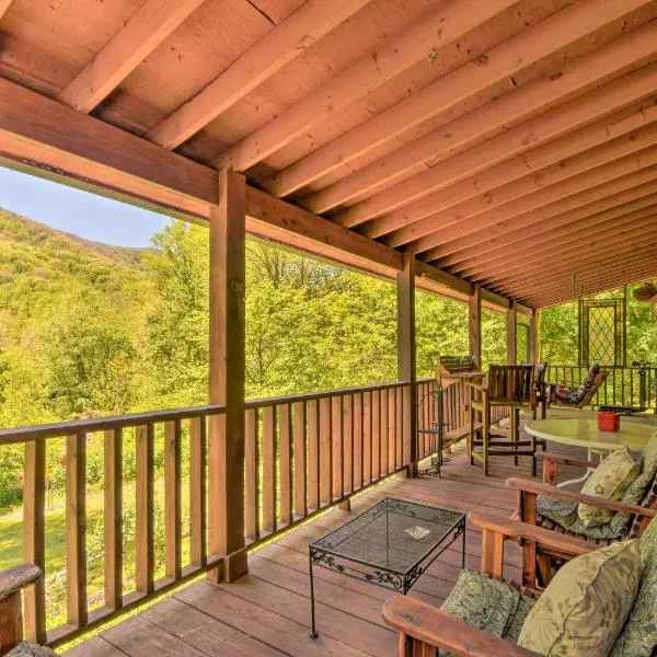 Enchanting Cabin with Mother-In-Law Suite Mtn Views，位于Tapoco的酒店