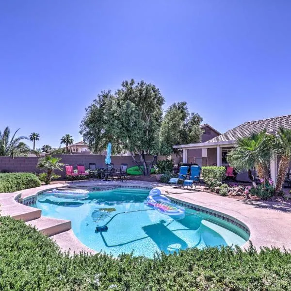 Henderson Home with Pool and Mountain, Strip Views!，位于亨德森的酒店