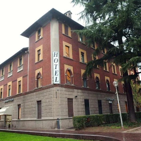 诺沃意大利酒店，位于Cassinetta di Lugagnano的酒店