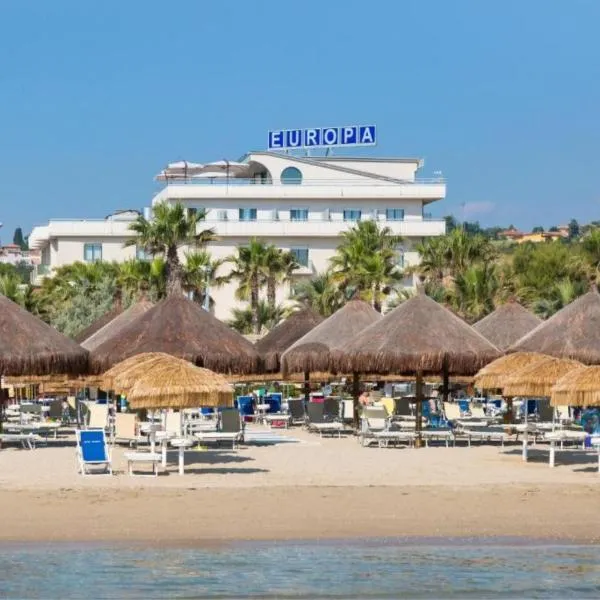 Hotel Europa Beach Village，位于Collepietra的酒店
