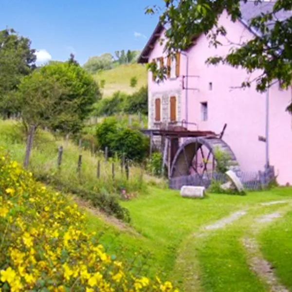 Maison de 2 chambres avec jardin clos et wifi a Chirens，位于沙拉维内的酒店