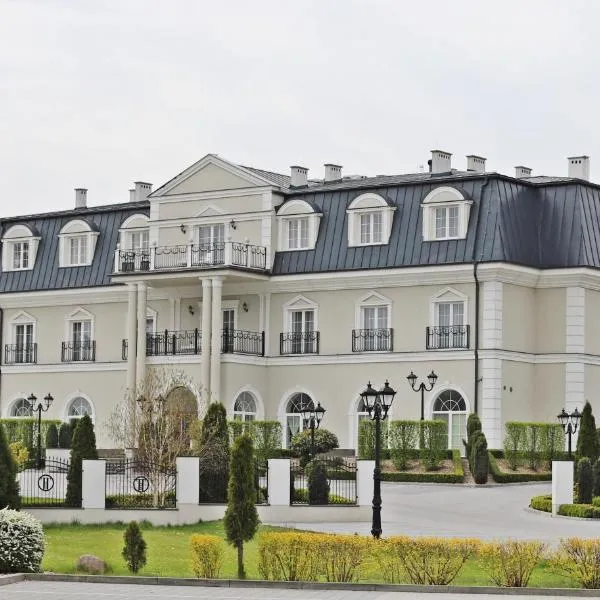 Hotel Toscania，位于Krzycko Małe的酒店