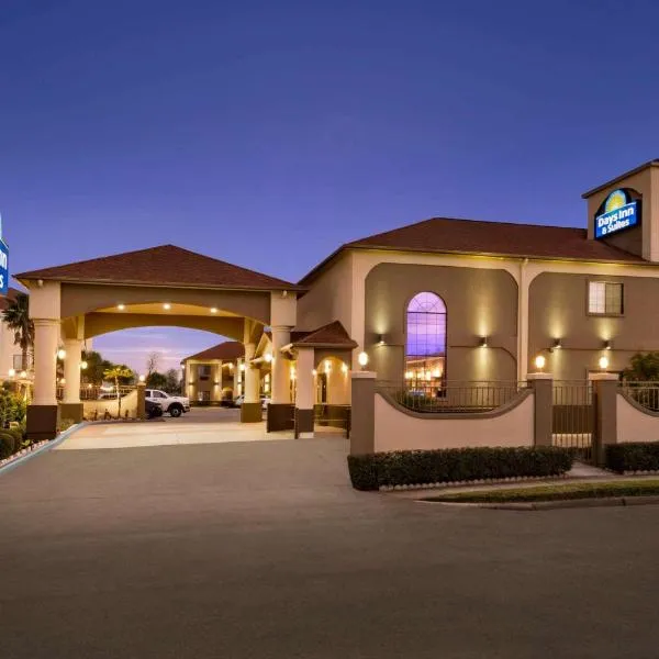 休斯敦荷比机场戴斯旅馆&套房酒店，位于南休斯敦的酒店