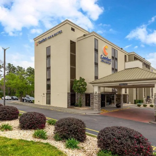 Comfort Inn & Suites Durham near Duke University，位于希尔斯伯勒的酒店