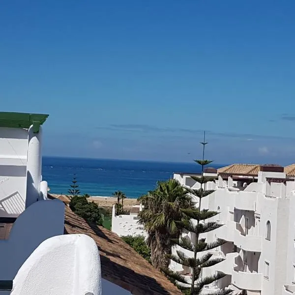 ATICOS Primera Linea en ZAHARA DE LOS ATUNES，位于萨阿拉德洛斯阿图内斯的酒店